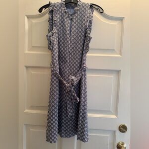 London Times Ladies Size 4, lavender/white daisies ruffle sleeveless dress. EUC